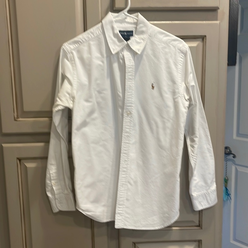 Ralp Lauren boys white button down. No stain’s excellent condition. Barely worn